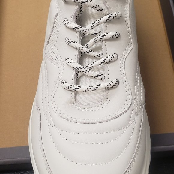 Ecco all-white shoe - Picture 7 of 8